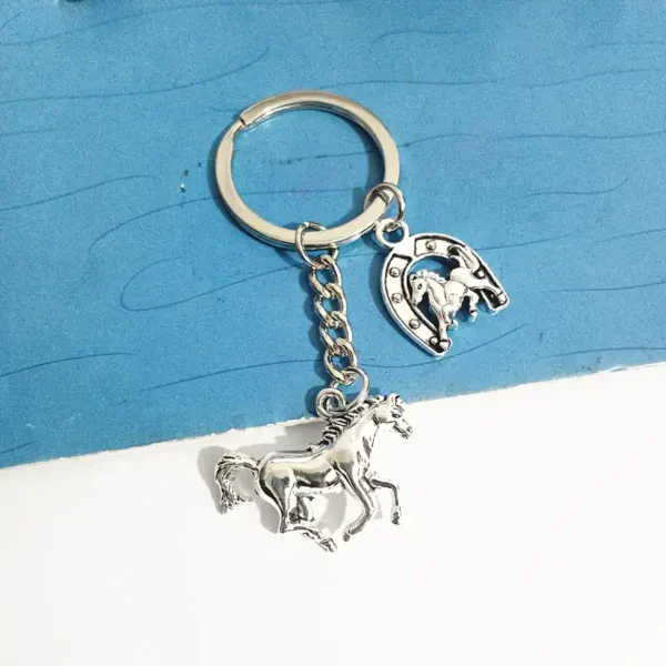 Accessories Galloping Horse & Horseshoe Keychain – Stylish Equestrian-Themed Accessory